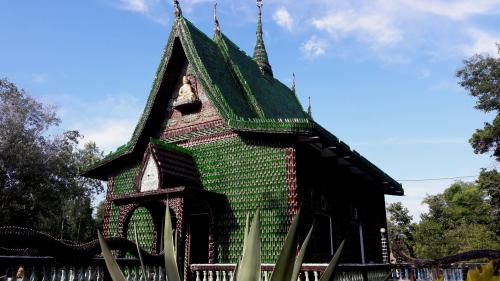 วัดล้านขวด