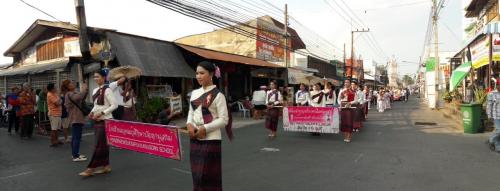 ประเพณีแห่มาลัยข้าวตอก